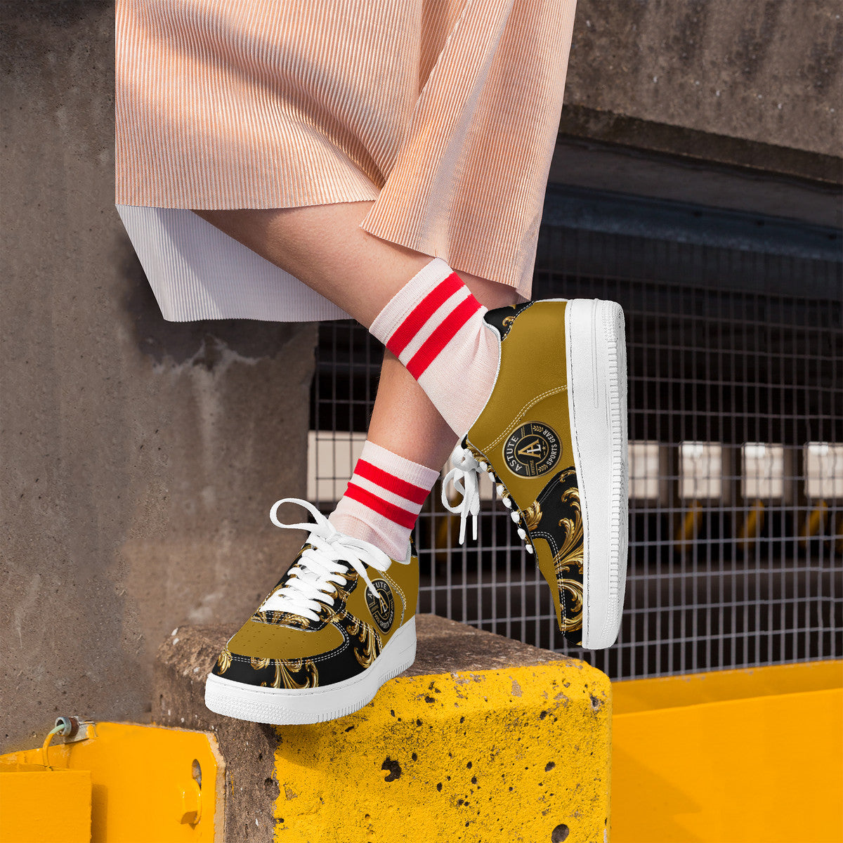 WHO DAT Low Top Unisex Sneaker